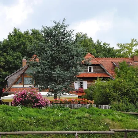 Le Neufeld Couette-café